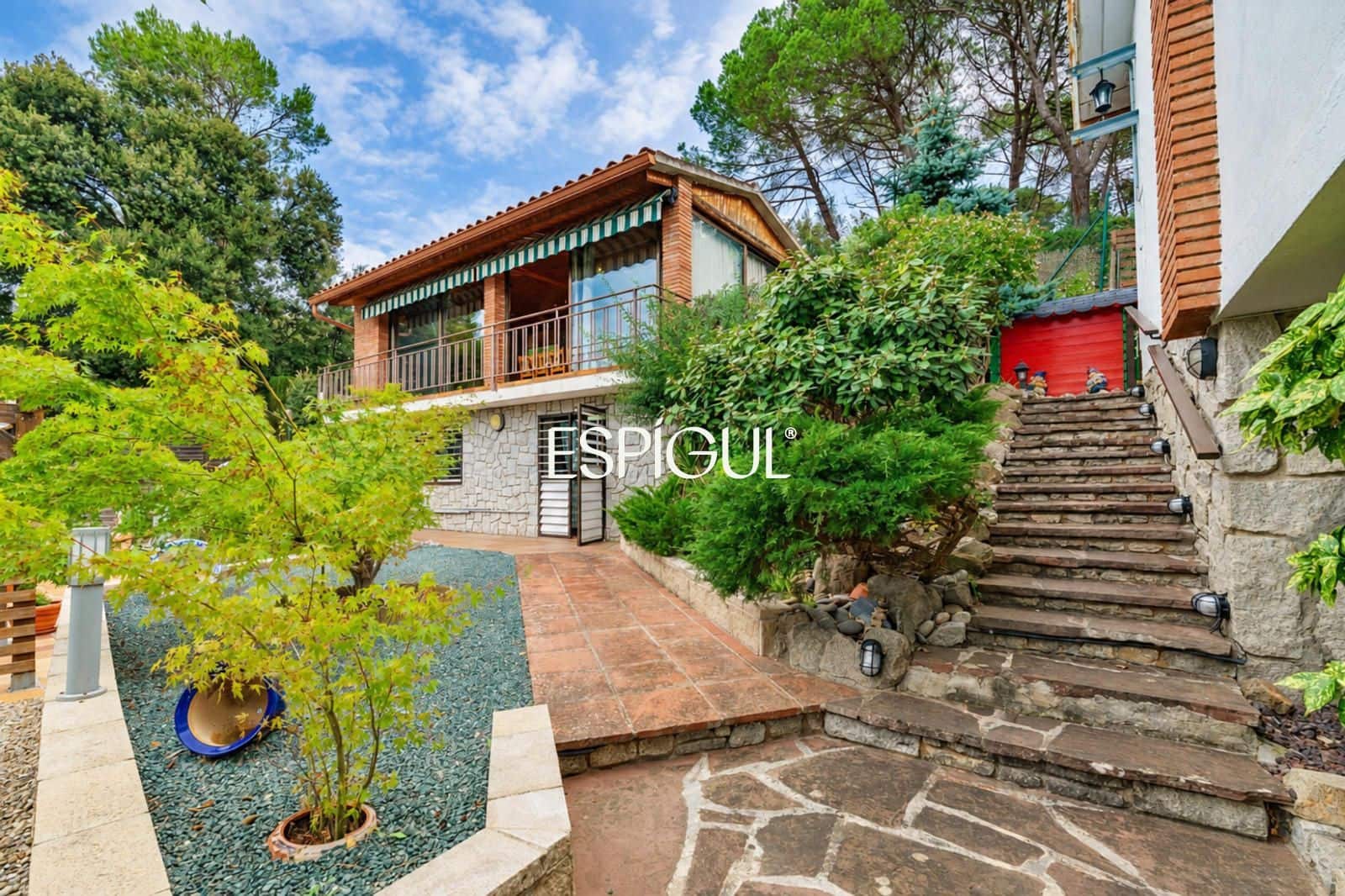 4 soveværelse Villa til salg i Vallromanes med swimmingpool garage - € 799.500 (Ref: 10135004)