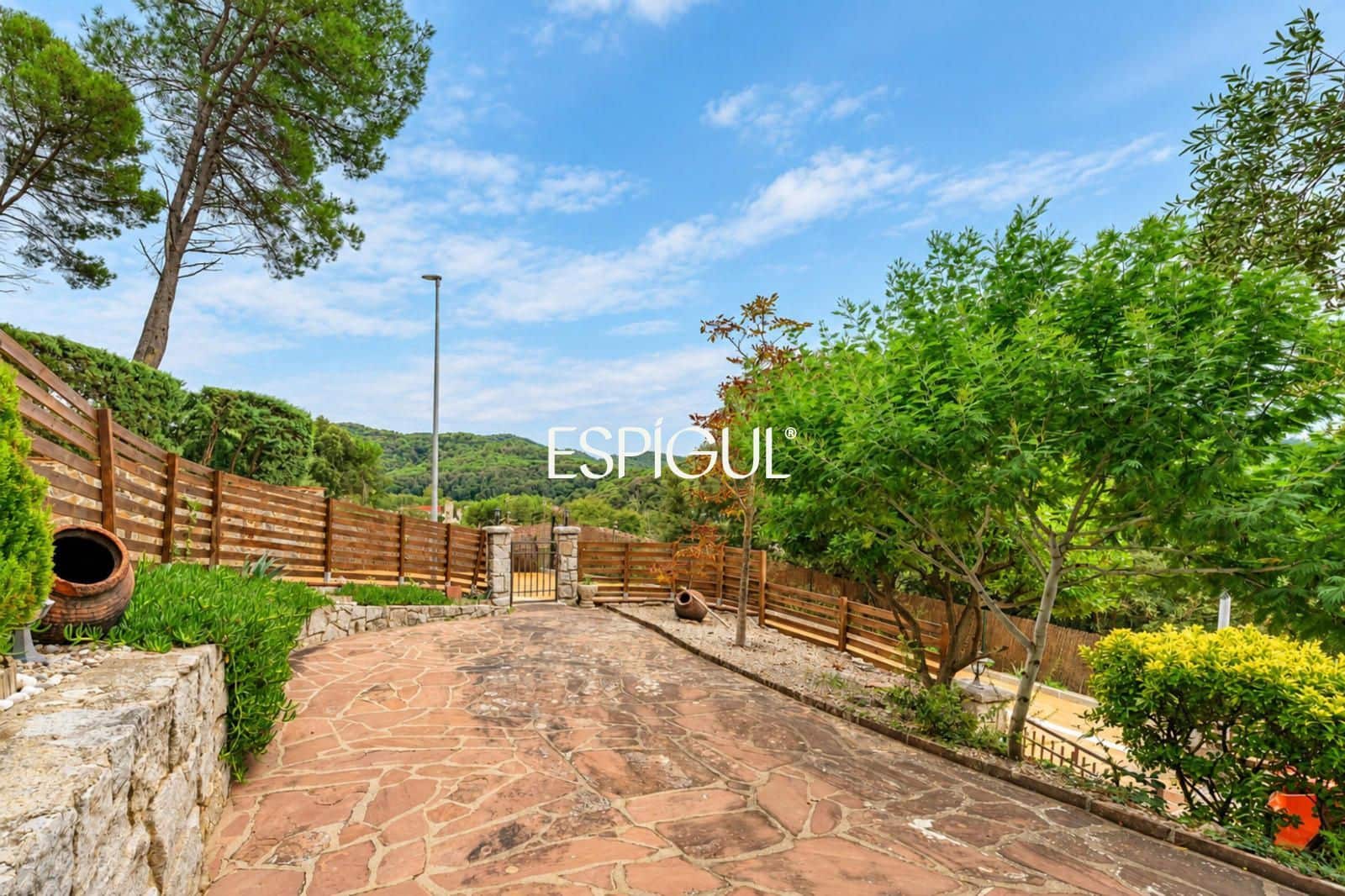 4 soveværelse Villa til salg i Vallromanes med swimmingpool garage - € 799.500 (Ref: 10135004)