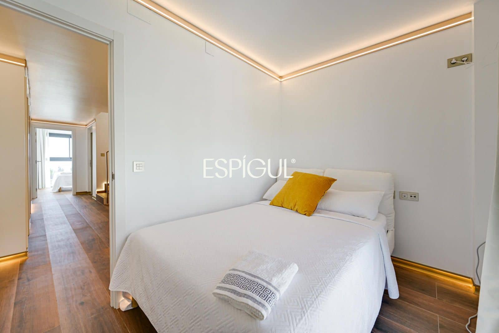 5 sypialnia Dom na sprzedaż w Montgat z garażem - 1 074 000 € (Ref: 10139975)