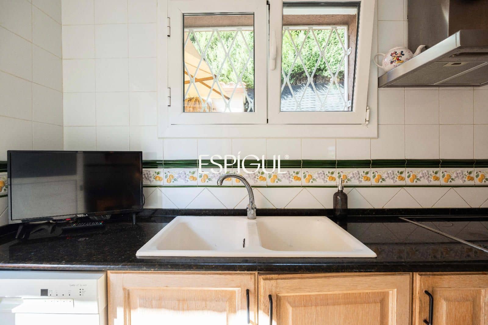 6 bedroom Villa for sale in Tiana with pool garage - € 930,000 (Ref: 10186034)