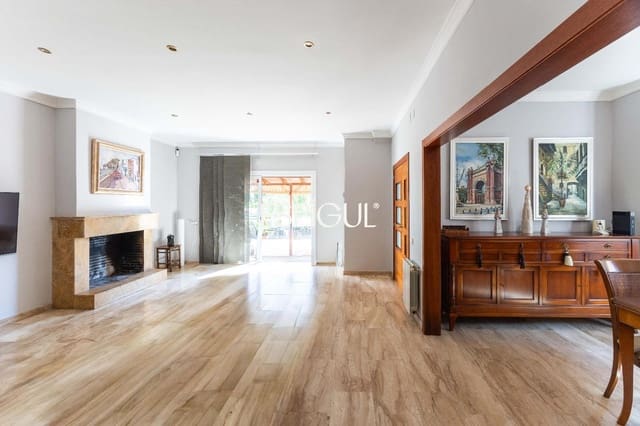 6 bedroom Villa for sale in Tiana with pool garage - € 930,000 (Ref: 10186034)