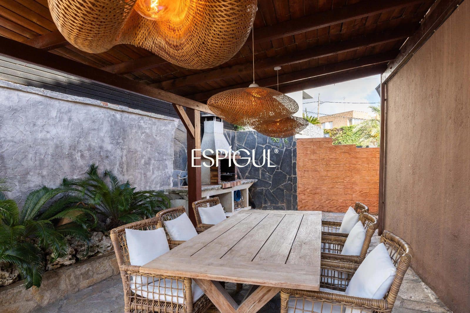 6 bedroom Villa for sale in Tiana with pool garage - € 930,000 (Ref: 10186034)