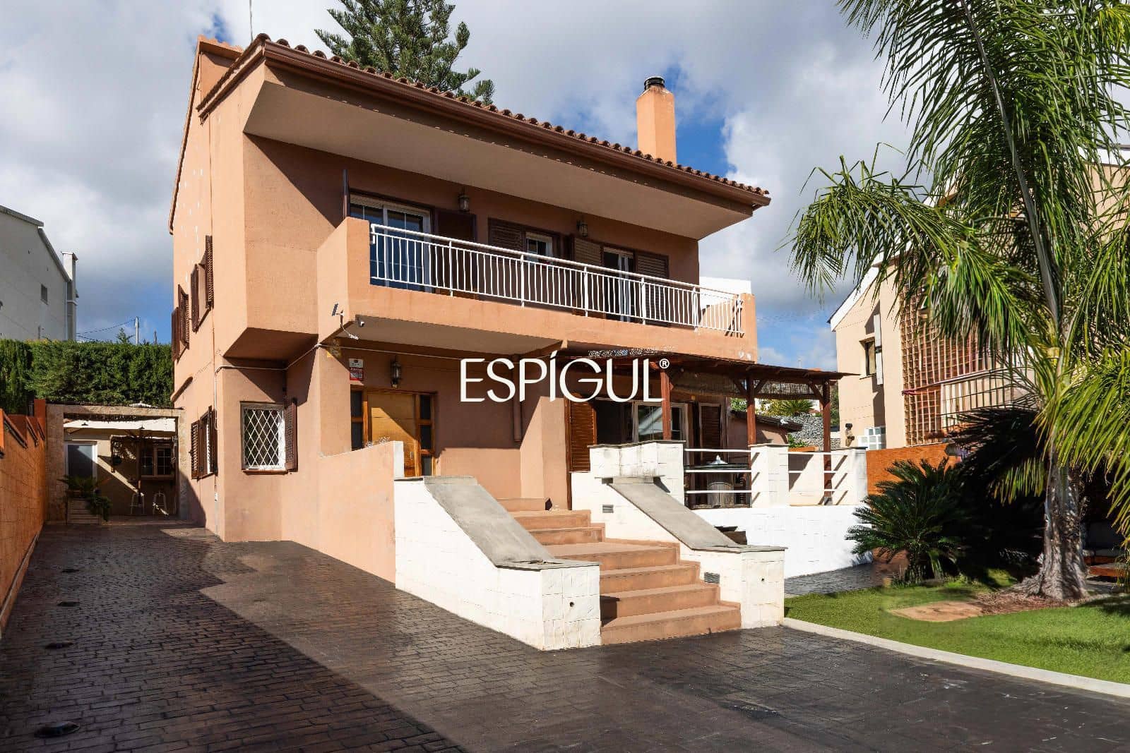 6 bedroom Villa for sale in Tiana with pool garage - € 930,000 (Ref: 10186034)