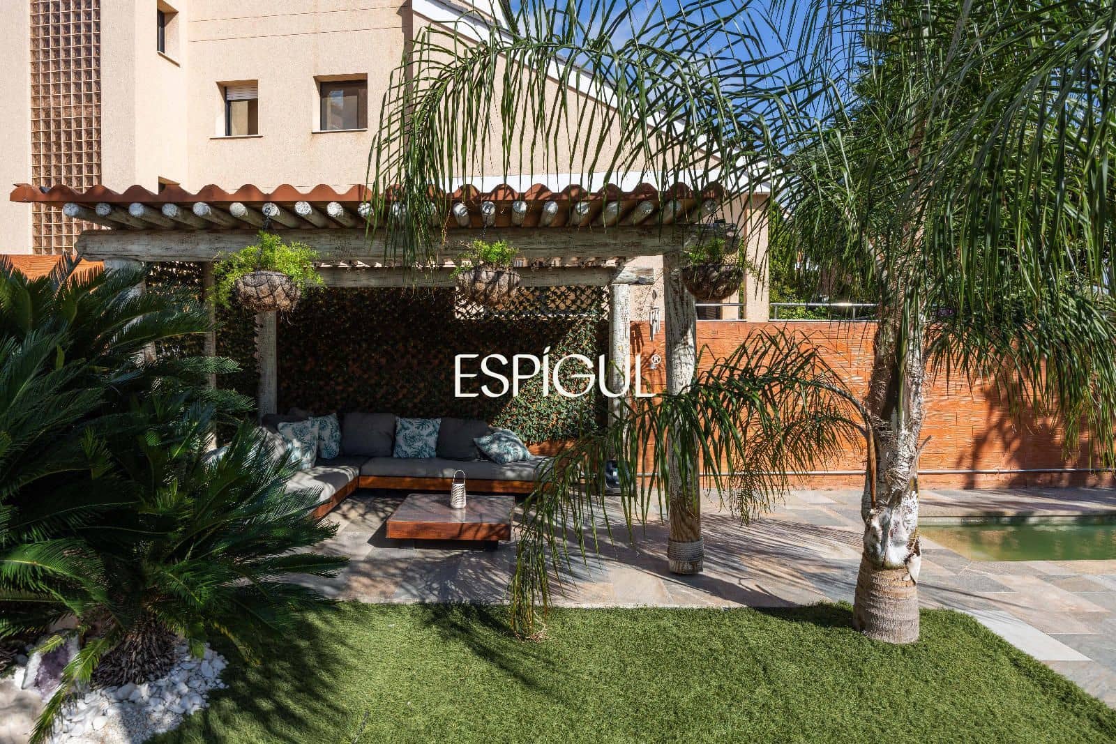 6 bedroom Villa for sale in Tiana with pool garage - € 930,000 (Ref: 10186034)