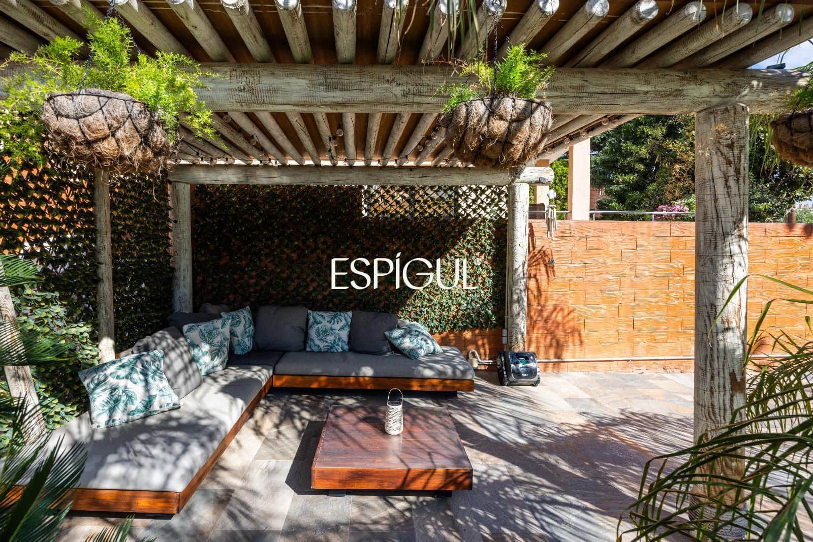 6 bedroom Villa for sale in Tiana with pool garage - € 930,000 (Ref: 10186034)