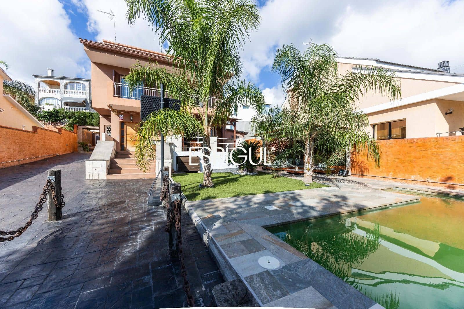 6 bedroom Villa for sale in Tiana with pool garage - € 930,000 (Ref: 10186034)