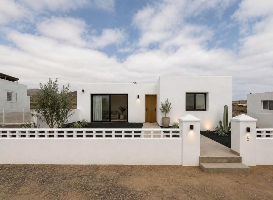 2 bedroom Bungalow for sale in Famara - € 1,000,000 (Ref: 10043040)
