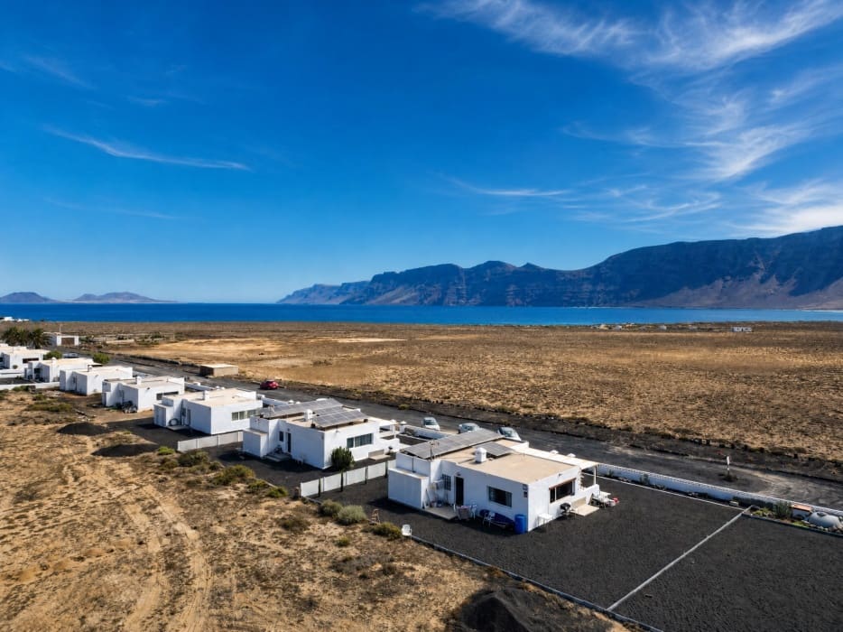 2 bedroom Bungalow for sale in Famara - € 1,000,000 (Ref: 10043040)