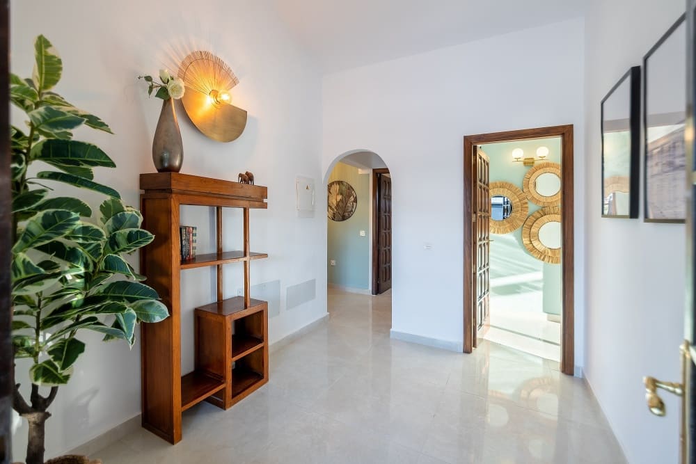 7 bedroom Villa for sale in Puerto del Carmen with pool - € 1,175,000 (Ref: 10100160)