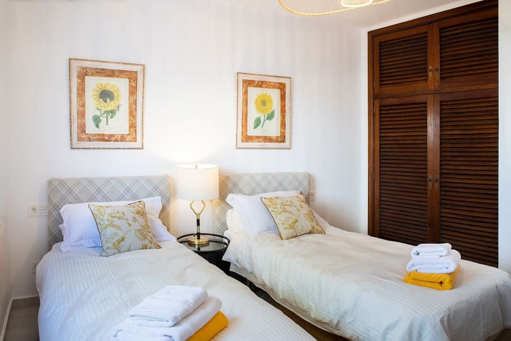 7 bedroom Villa for sale in Puerto del Carmen with pool - € 1,175,000 (Ref: 10100160)