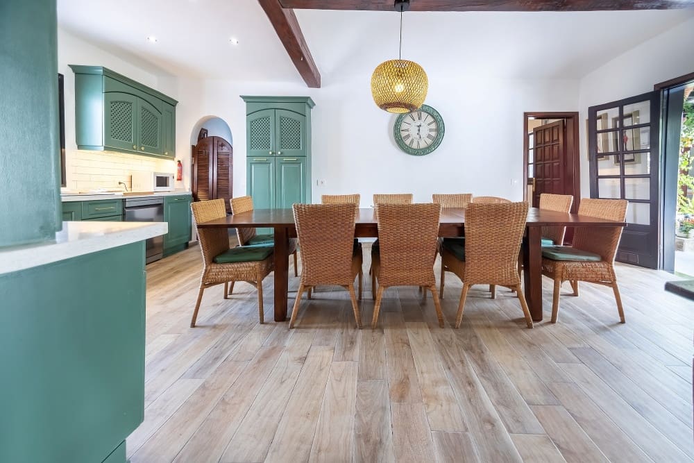 7 bedroom Villa for sale in Puerto del Carmen with pool - € 1,175,000 (Ref: 10100160)