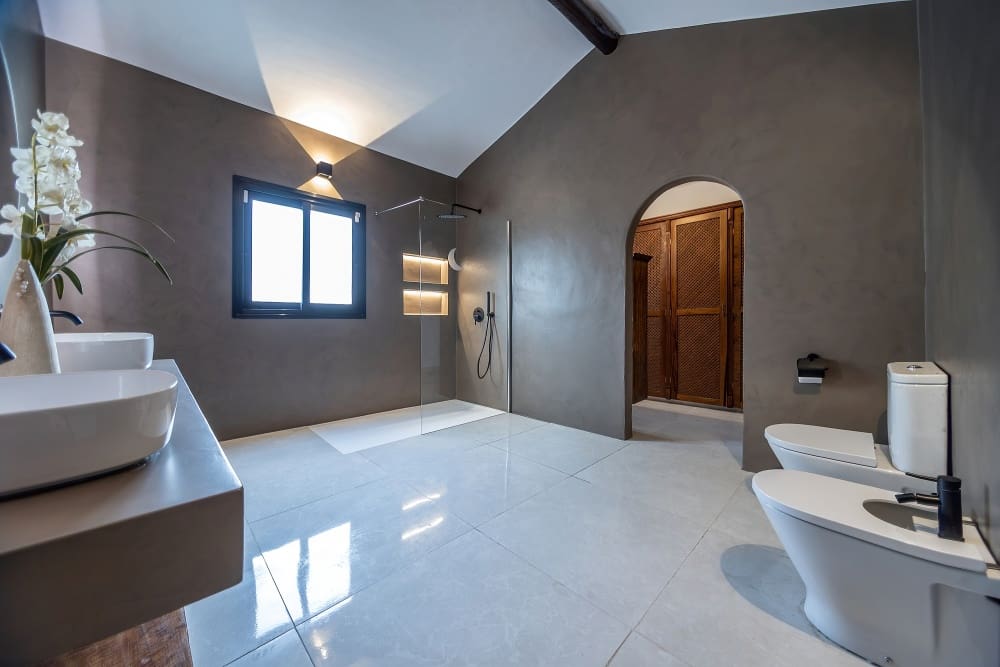 7 bedroom Villa for sale in Puerto del Carmen with pool - € 1,175,000 (Ref: 10100160)