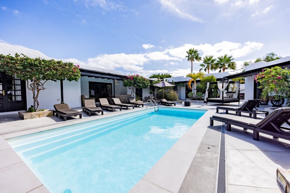 7 bedroom Villa for sale in Puerto del Carmen with pool - € 1,175,000 (Ref: 10100160)