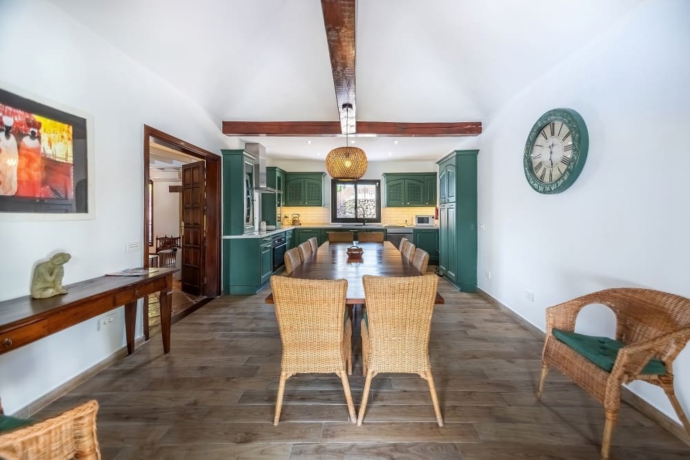 7 bedroom Villa for sale in Puerto del Carmen with pool - € 1,175,000 (Ref: 10100160)