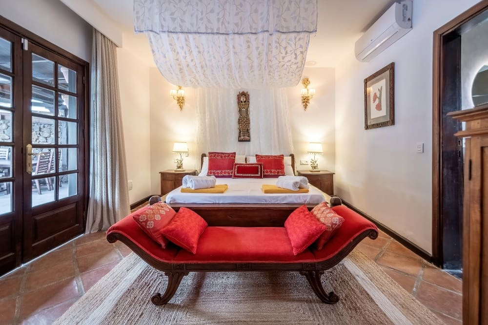 7 bedroom Villa for sale in Puerto del Carmen with pool - € 1,175,000 (Ref: 10100160)