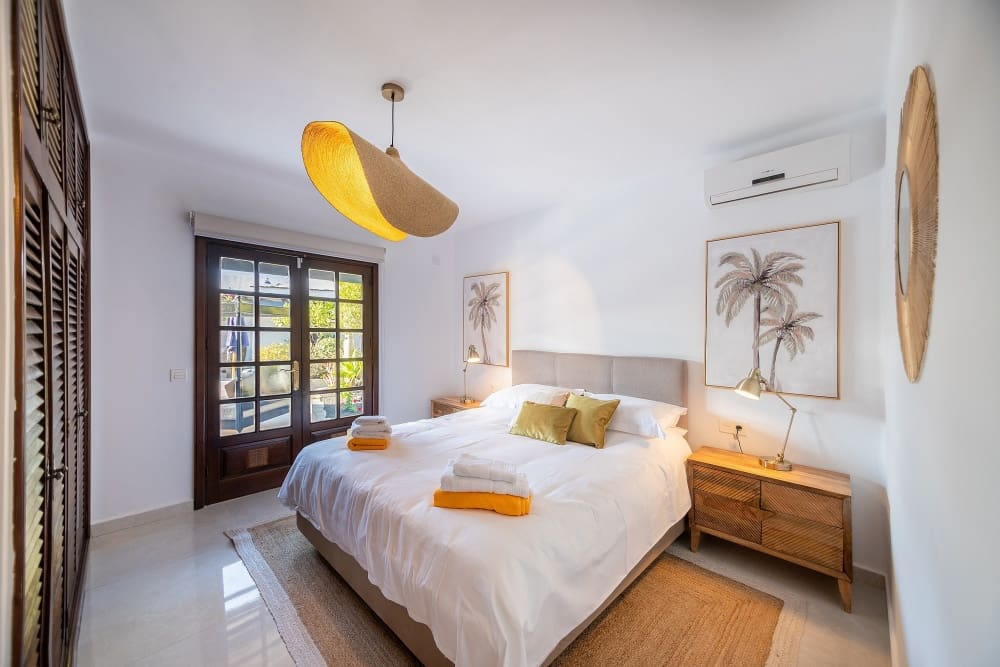 7 bedroom Villa for sale in Puerto del Carmen with pool - € 1,175,000 (Ref: 10100160)