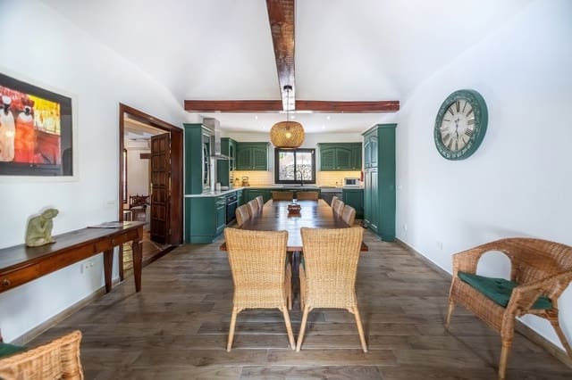 7 Zimmer Villa zu verkaufen in Puerto del Carmen, Tías mit Pool - 1.175.000 € (Ref: 10100160)