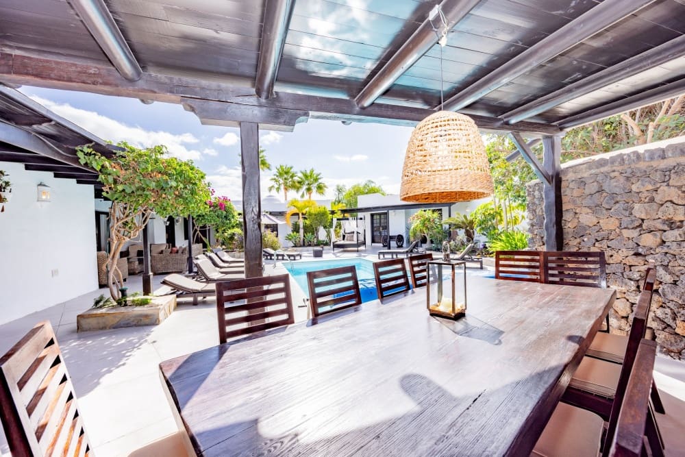 7 bedroom Villa for sale in Puerto del Carmen with pool - € 1,175,000 (Ref: 10100160)