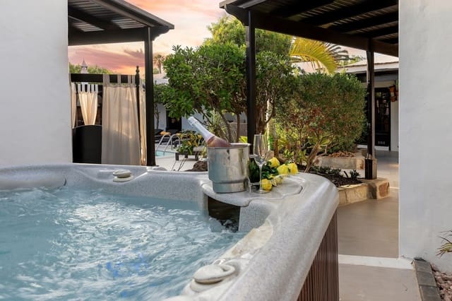 7 Zimmer Villa zu verkaufen in Puerto del Carmen, Tías mit Pool - 1.175.000 € (Ref: 10100160)