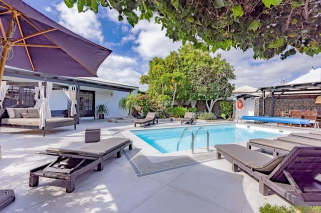 7 Zimmer Villa zu verkaufen in Puerto del Carmen, Tías mit Pool - 1.175.000 € (Ref: 10100160)