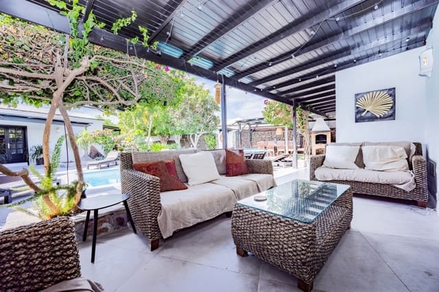 7 Zimmer Villa zu verkaufen in Puerto del Carmen, Tías mit Pool - 1.175.000 € (Ref: 10100160)