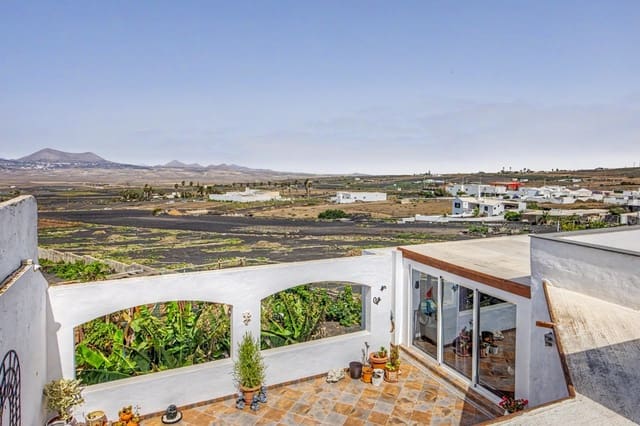 3 bedroom Bungalow for sale in Teguise with garage - € 499,950 (Ref: 10142415)