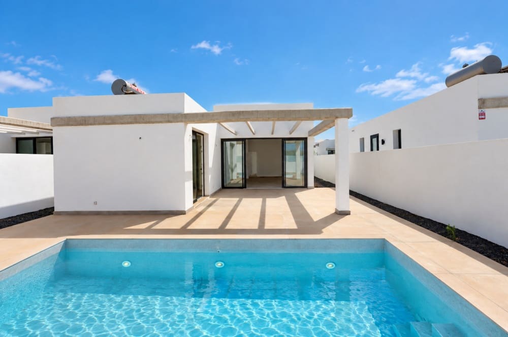 3 soveværelse Villa til salg i Playa Blanca med swimmingpool garage - € 499.000 (Ref: 10148799)