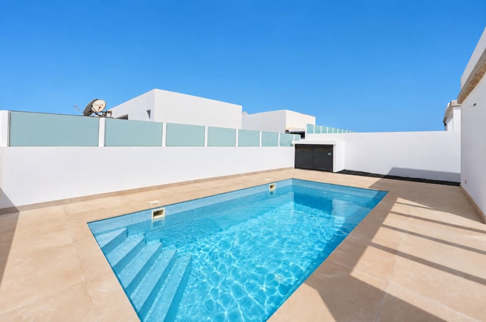 3 soveværelse Villa til salg i Playa Blanca med swimmingpool garage - € 499.000 (Ref: 10148799)