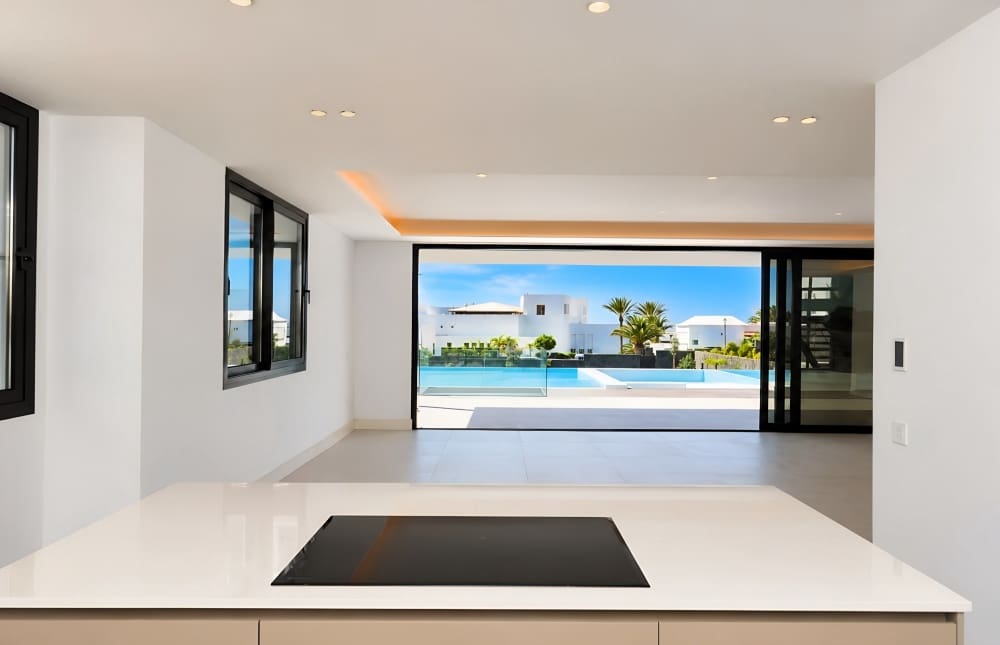 6 bedroom Villa for sale in Puerto Calero with pool garage - € 2,600,000 (Ref: 10171487)