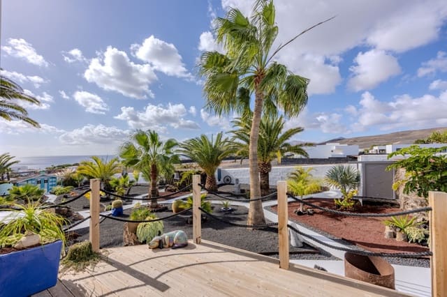 4 soverom Villa til salgs i Puerto Calero, Yaiza med svømmebasseng garasje - € 1 399 950 (Ref: 10173799)
