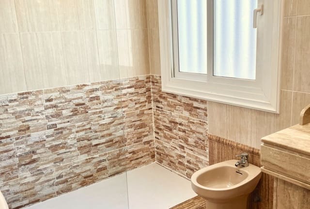 5 slaapkamer Villa te koop in Playa Blanca, Yaiza met zwembad - € 720.000 (Ref: 9257974)