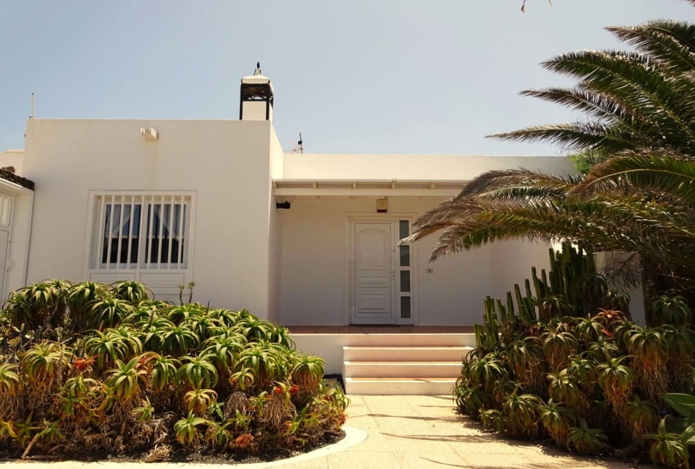 5 bedroom Villa for sale in Playa Blanca with pool - € 720,000 (Ref: 9257974)