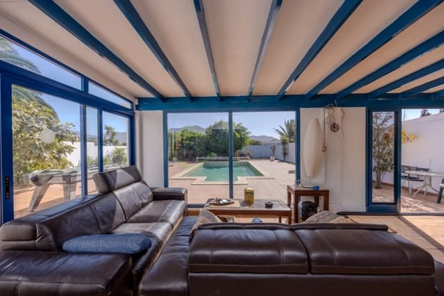 4 slaapkamer Villa te koop in Playa Blanca, Yaiza met zwembad - € 590.000 (Ref: 9257975)