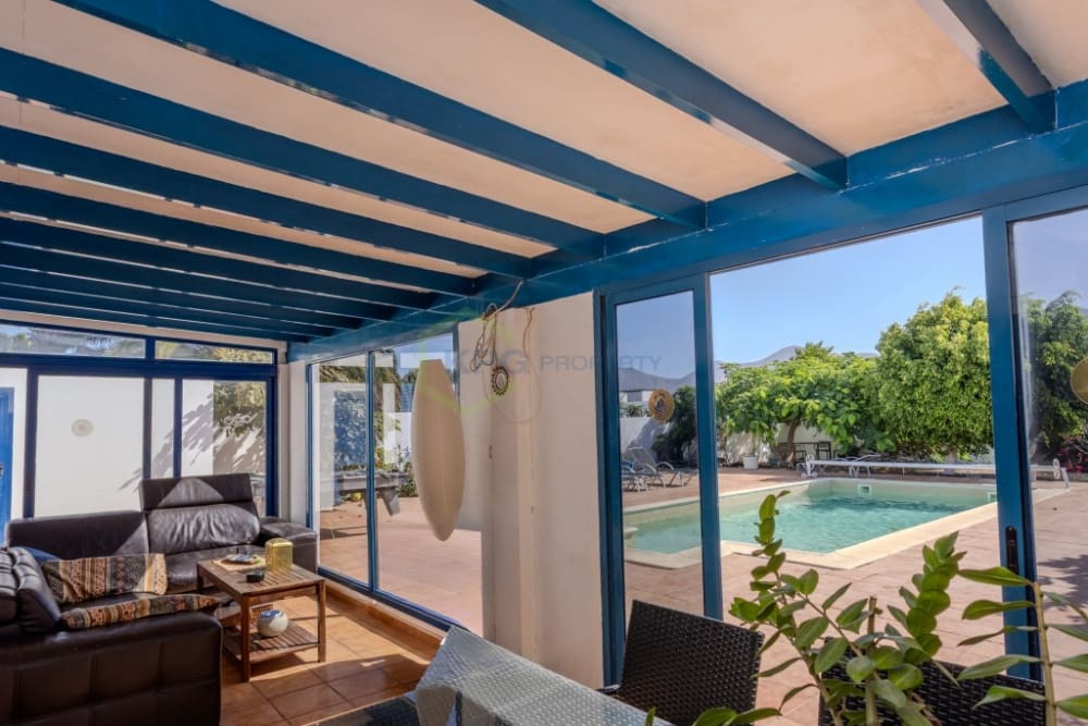 4 soveværelse Villa til salg i Playa Blanca med swimmingpool - € 590.000 (Ref: 9257975)