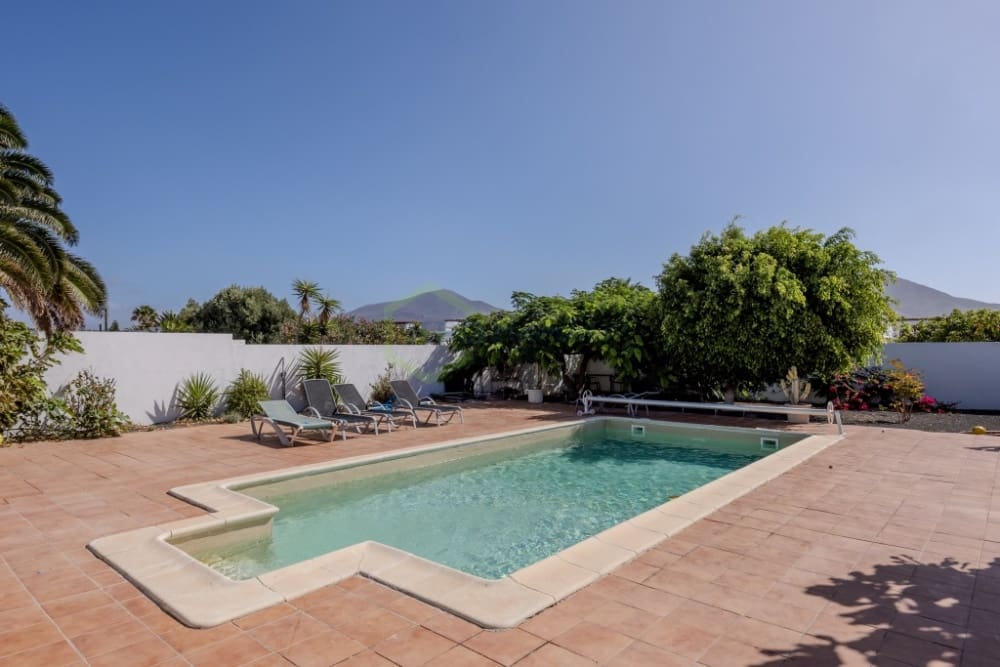 4 soveværelse Villa til salg i Playa Blanca med swimmingpool - € 590.000 (Ref: 9257975)