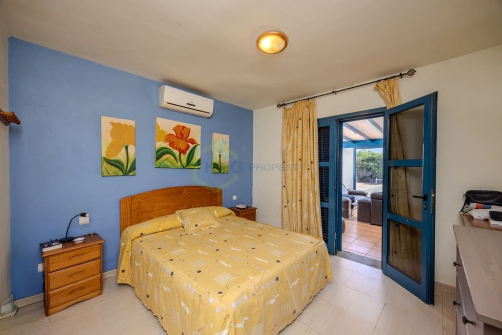 4 bedroom Villa for sale in Playa Blanca with pool - € 590,000 (Ref: 9257975)