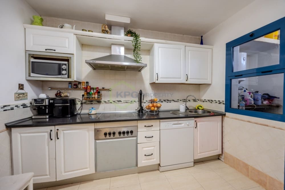 4 bedroom Villa for sale in Playa Blanca with pool - € 590,000 (Ref: 9257975)