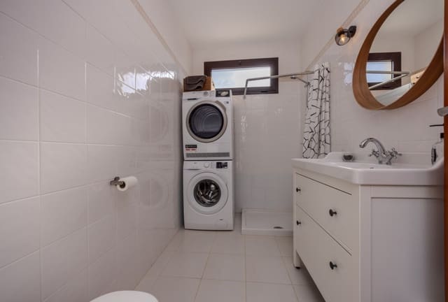 3 slaapkamer Villa te koop in Playa Blanca, Yaiza met zwembad - € 520.000 (Ref: 9262548)