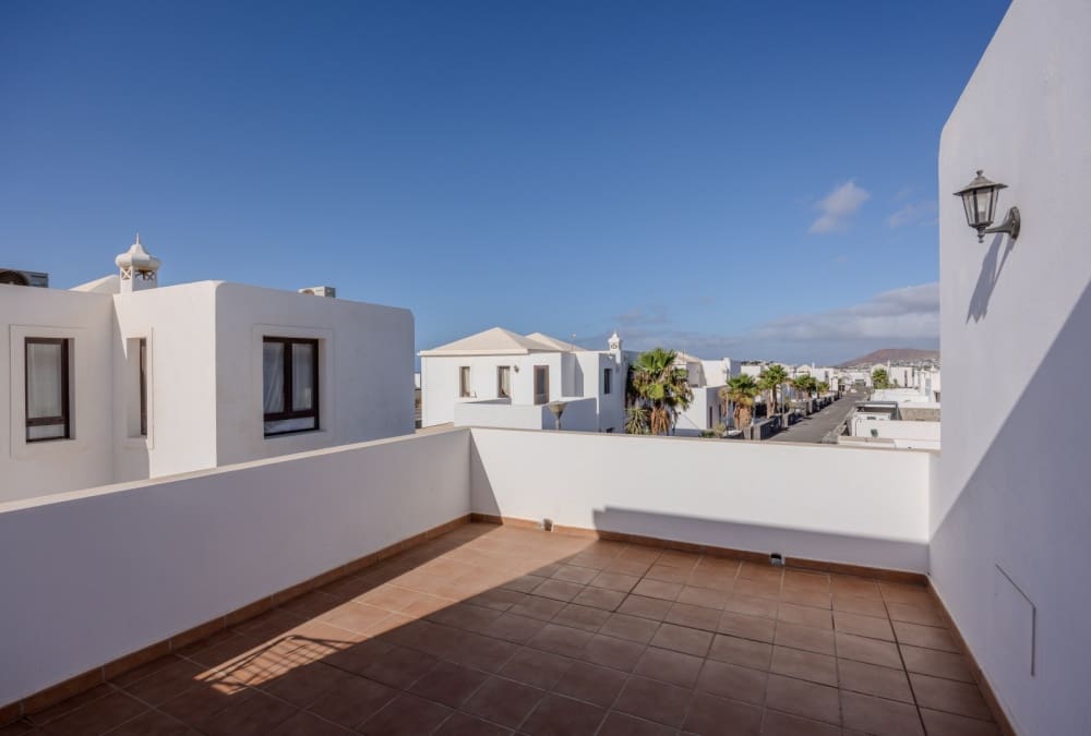 3 slaapkamer Villa te koop in Playa Blanca met zwembad - € 520.000 (Ref: 9262548)