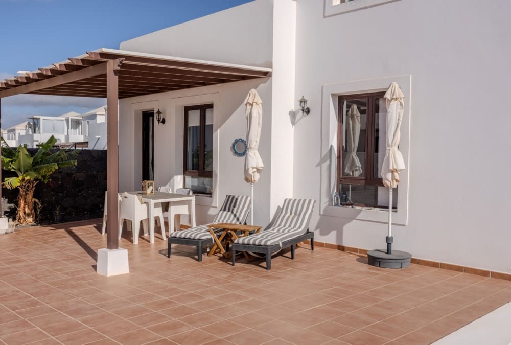 3 slaapkamer Villa te koop in Playa Blanca met zwembad - € 520.000 (Ref: 9262548)
