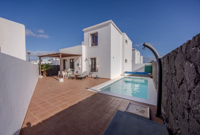 3 slaapkamer Villa te koop in Playa Blanca, Yaiza met zwembad - € 520.000 (Ref: 9262548)
