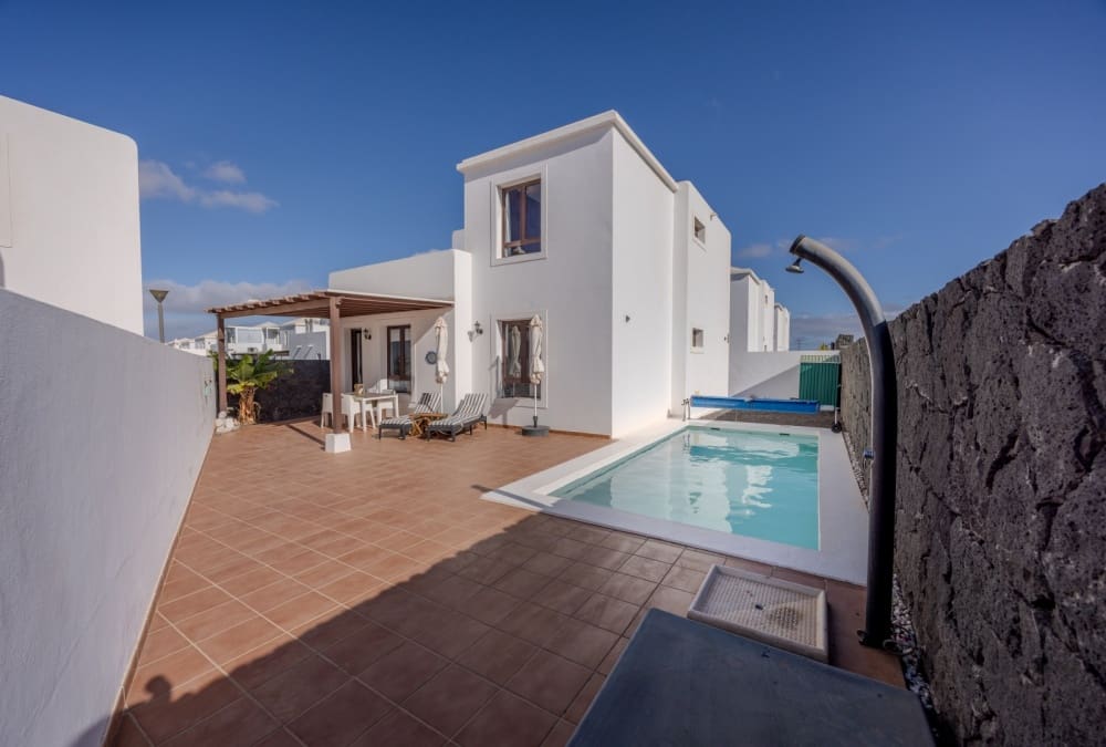 3 bedroom Villa for sale in Playa Blanca with pool - € 520,000 (Ref: 9262548)