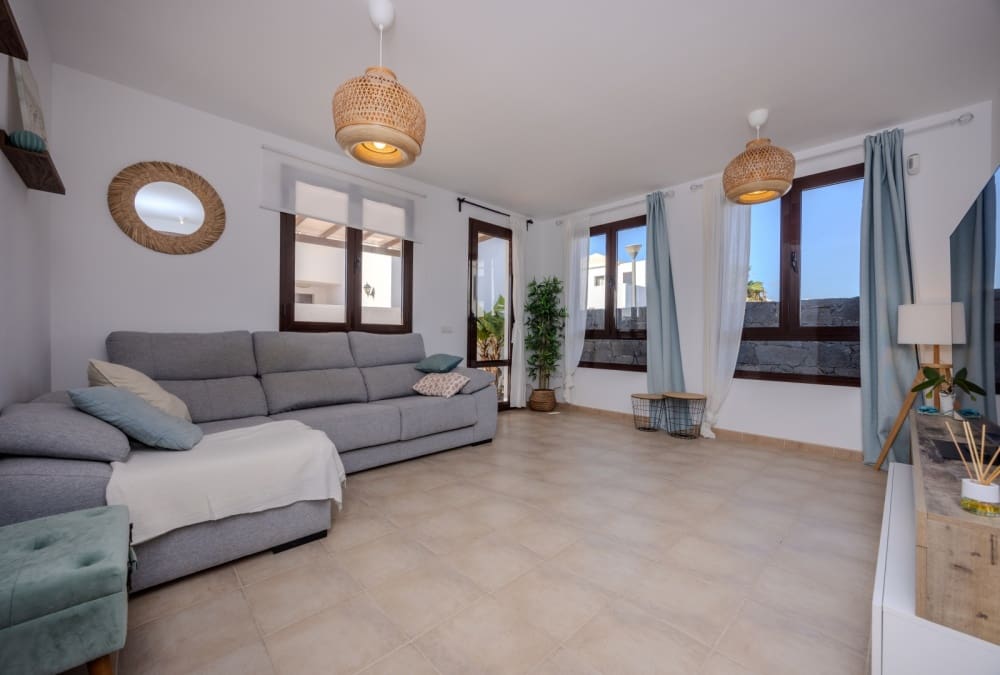 3 bedroom Villa for sale in Playa Blanca with pool - € 520,000 (Ref: 9262548)