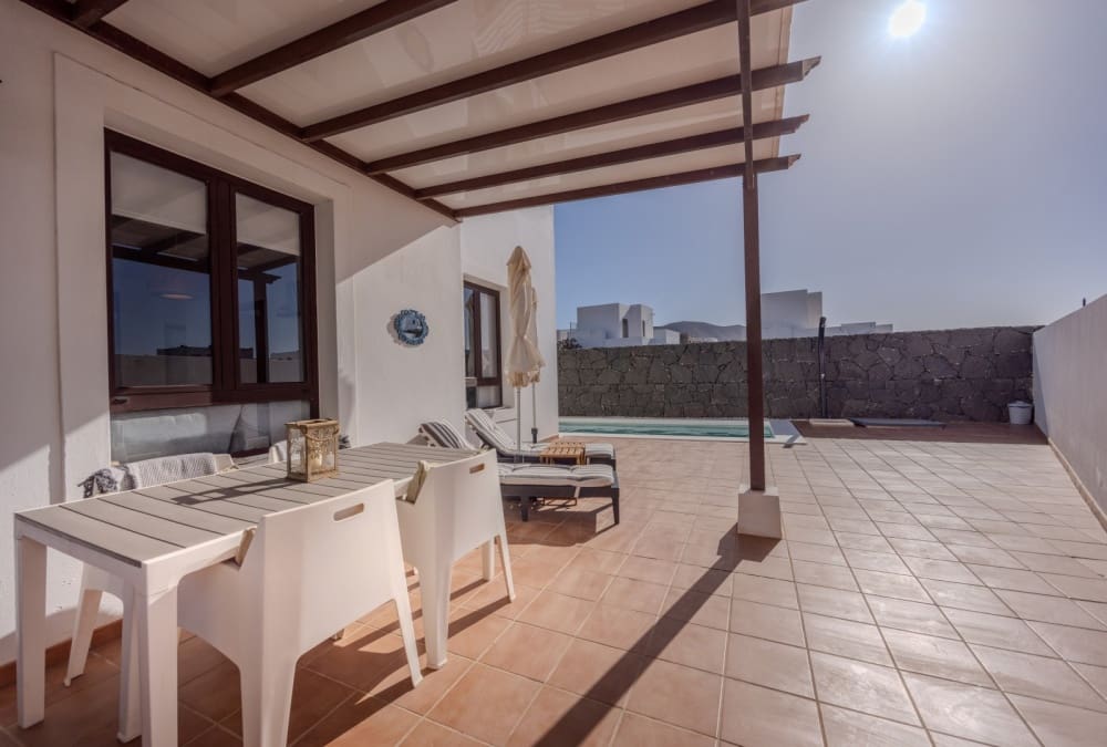3 bedroom Villa for sale in Playa Blanca with pool - € 520,000 (Ref: 9262548)