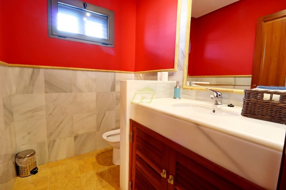 3 slaapkamer Villa te koop in Playa Blanca met zwembad - € 745.000 (Ref: 9262549)