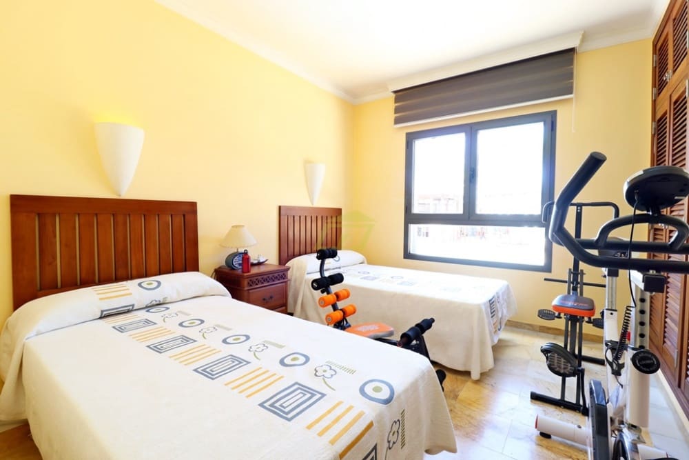 3 slaapkamer Villa te koop in Playa Blanca met zwembad - € 745.000 (Ref: 9262549)