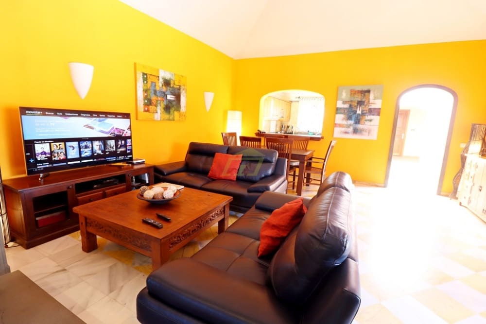 3 bedroom Villa for sale in Playa Blanca with pool - € 745,000 (Ref: 9262549)