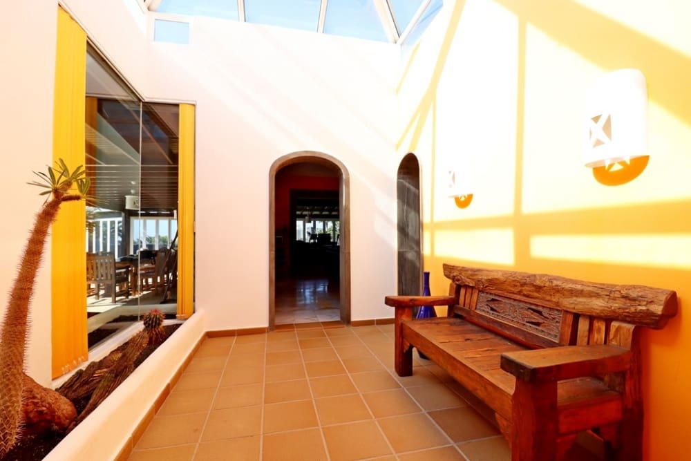 3 bedroom Villa for sale in Playa Blanca with pool - € 745,000 (Ref: 9262549)