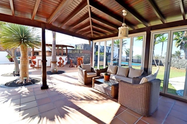 3 soverom Villa til salgs i Playa Blanca, Yaiza med svømmebasseng - € 745 000 (Ref: 9262549)