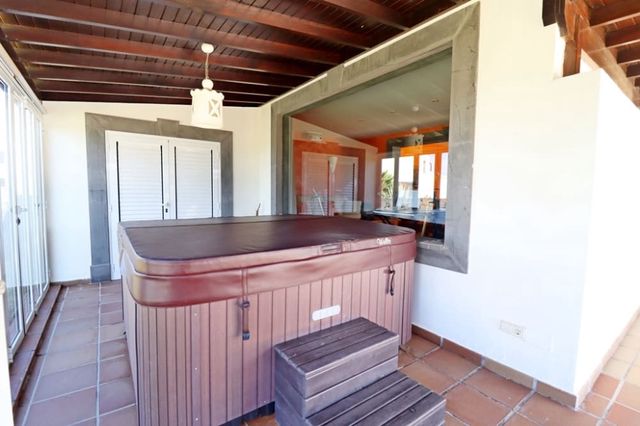 3 makuuhuone Huvila myytävänä paikassa Playa Blanca, Yaiza mukana uima-altaan - 695 000 € (Ref: 9262549)